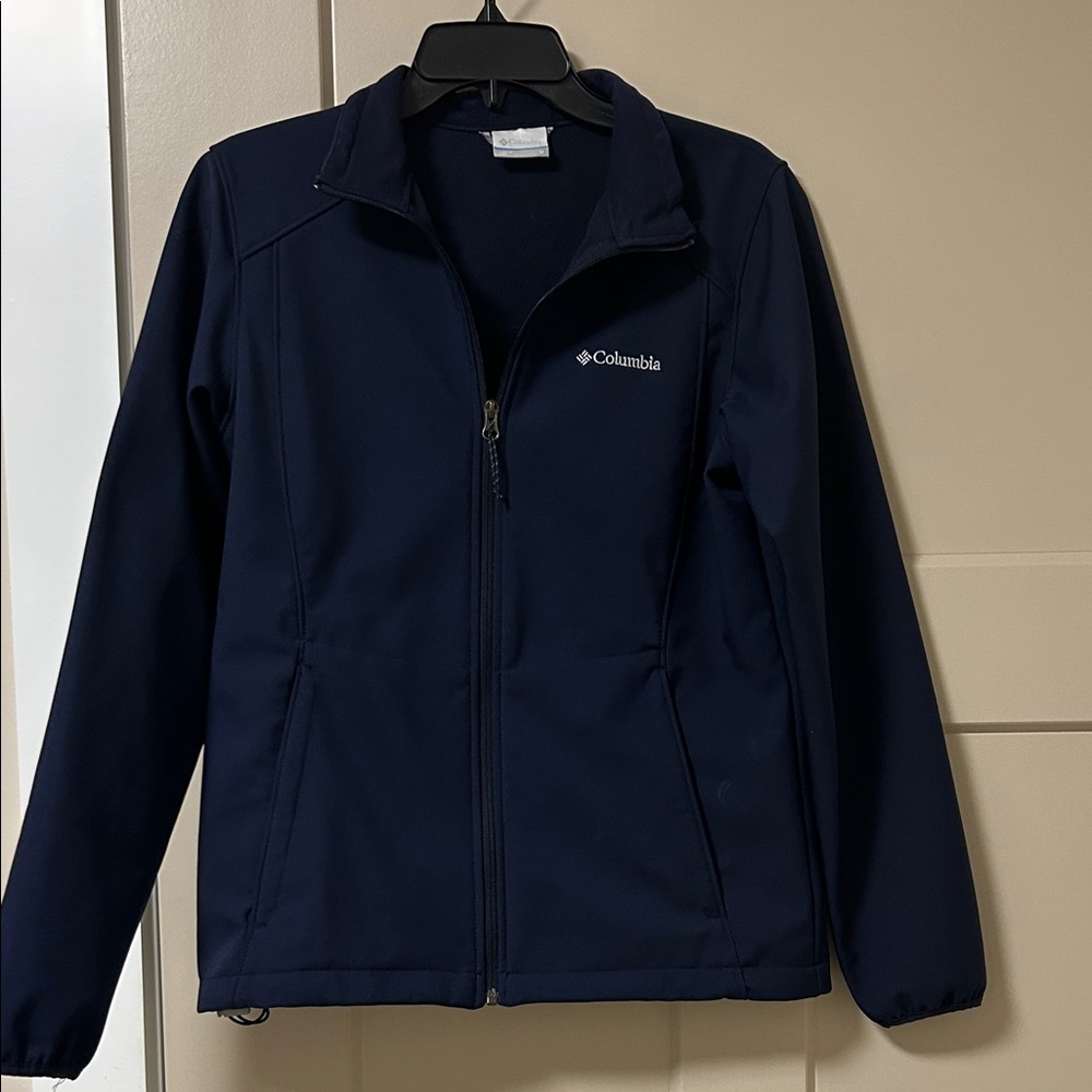 Columbia Women's Nocturnal Blue Soft Shell Jacket
Size Medium